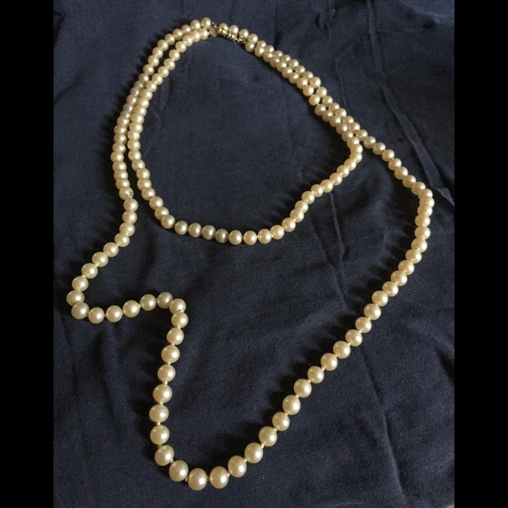Les Bernard pearl necklace vintage